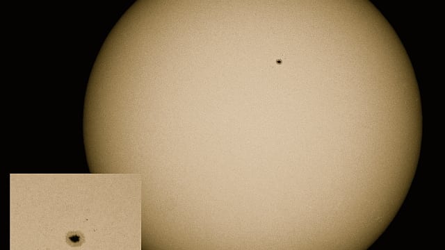 Ein einsamer Sonnenfleck Ein einsamer Sonnenfleck