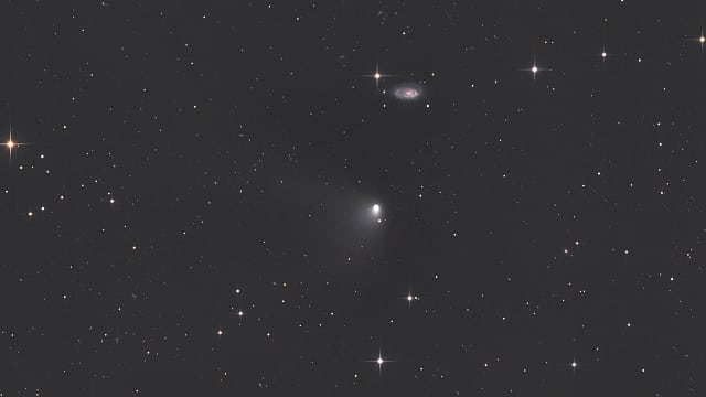 Komet C/2011 L4 (PANSTARRS) bei Galaxie NGC 5678 Komet C/2011 L4 (PANSTARRS) bei Galaxie NGC 5678