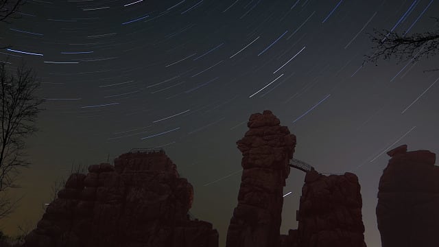 Strichspuren über den Externsteinen Strichspuren über den Externsteinen