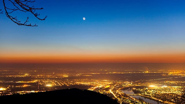 Komet PANSTARRS (C/2011 L4) vom Königstuhl, Heidelberg Komet PANSTARRS (C/2011 L4) vom Königstuhl, Heidelberg