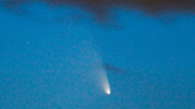 Komet PANSTARRS (C/2011 L4) auf der Asbacher Höhe bei Obrigheim Komet PANSTARRS (C/2011 L4) auf der Asbacher Höhe bei Obrigheim