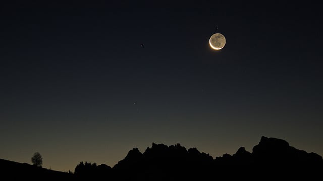 Saturn und die letzte Mondsichel Saturn und die letzte Mondsichel
