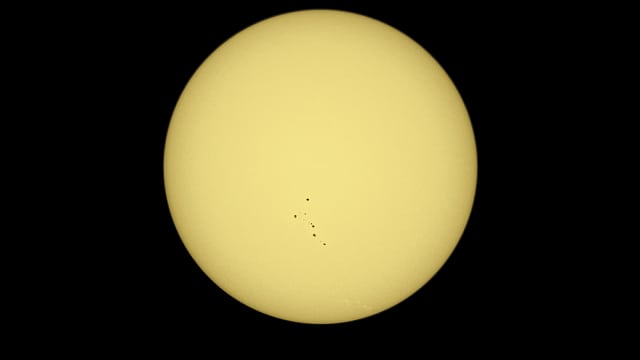 Sonnenflecken im visuellen Spektrum (26. April 2021) Sonnenflecken im visuellen Spektrum (26. April 2021)