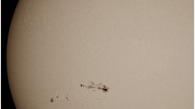 Sonnenflecken und Sonnenfackeln Sonnenflecken und Sonnenfackeln