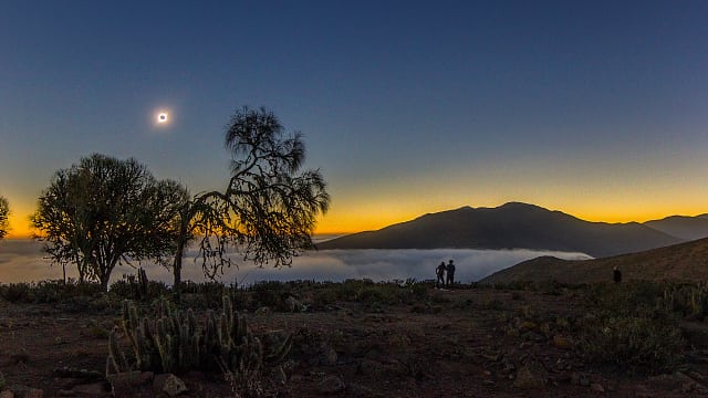 Sonnenfinsternis über dem Pazifik Sonnenfinsternis über dem Pazifik