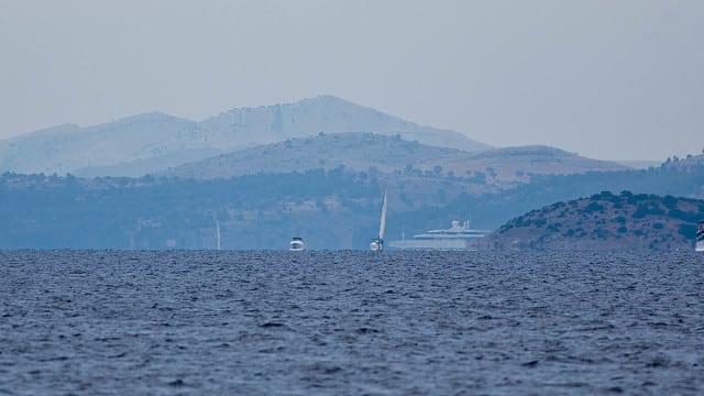 Luftspiegelungen bei der Insel Rava, Kroatien Luftspiegelungen bei der Insel Rava, Kroatien
