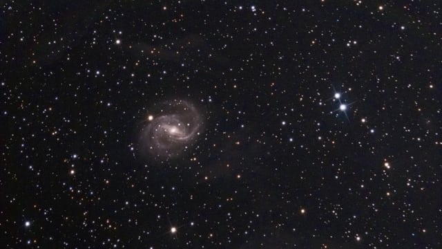 NGC 6951 mit galaktischer Wolke im Vordergrund NGC 6951 mit galaktischer Wolke im Vordergrund