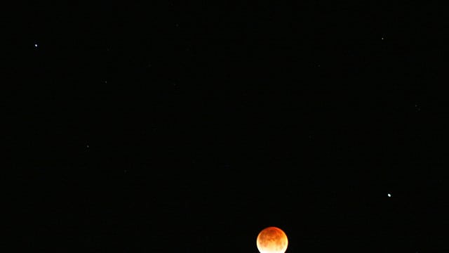 Mondfinsternis mit Regulus und Saturn Mondfinsternis mit Regulus und Saturn