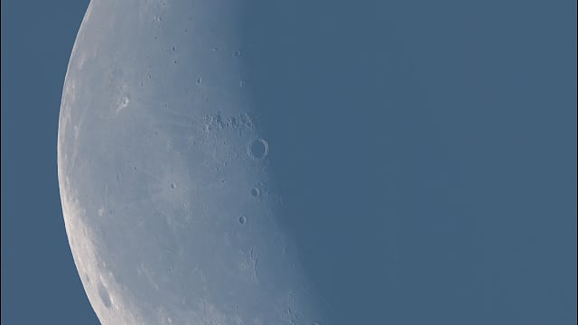 Abnehmende Mondsichel am Morgenhimmel Abnehmende Mondsichel am Morgenhimmel