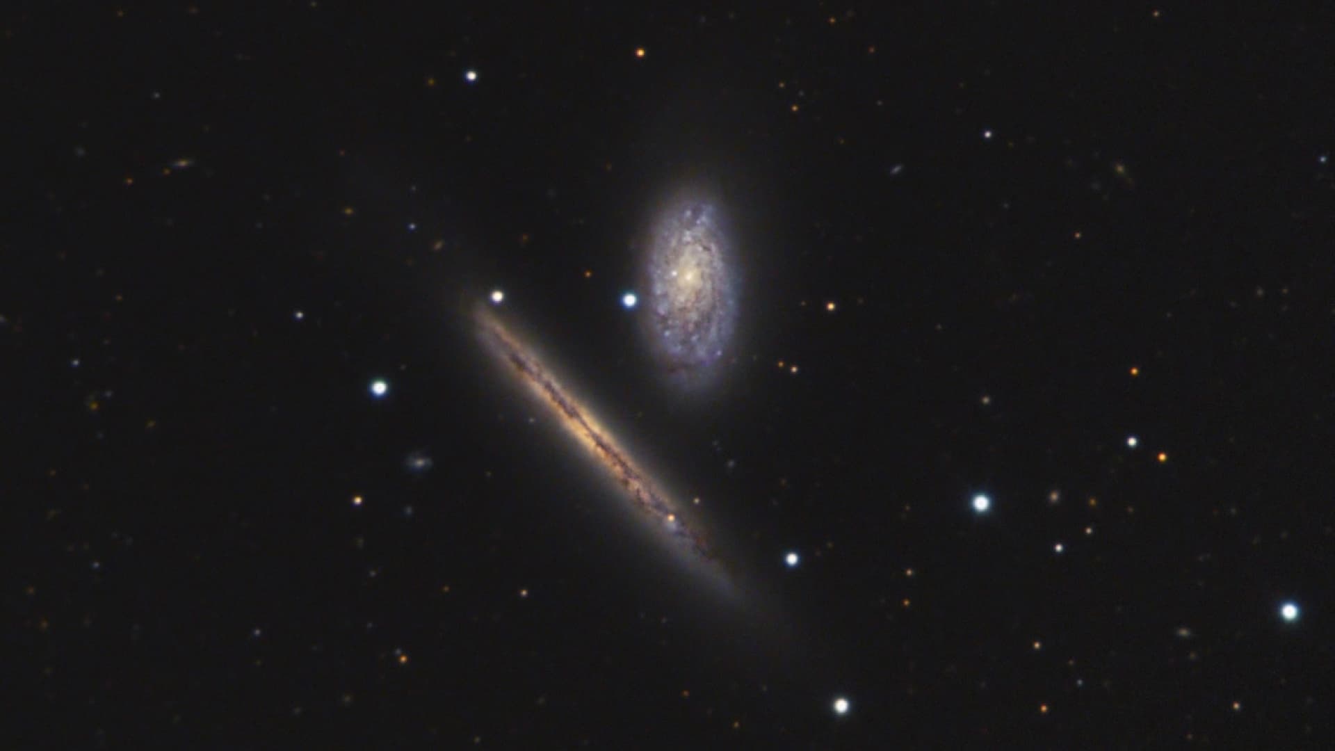 NGC 4302 und NGC 4298 Spektrum der Wissenschaft