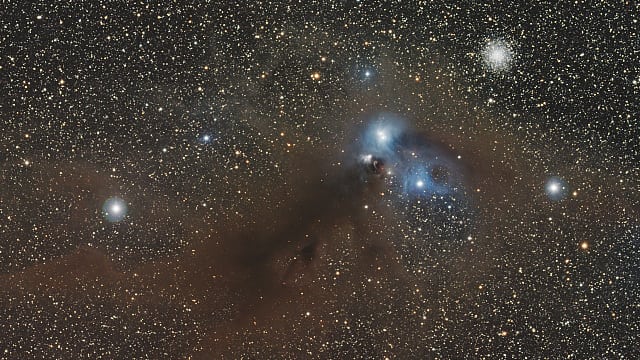 Galaktische Staubwolke in Corona Australis mit Reflexionsnebeln Galaktische Staubwolke in Corona Australis mit Reflexionsnebeln