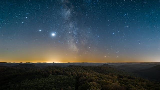 Milchstraße, Jupiter und Saturn über dem Pfälzerwald Milchstraße, Jupiter und Saturn über dem Pfälzerwald