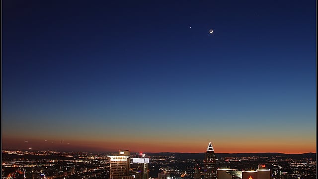 Venus, Jupiter und Mond über Frankfurt Venus, Jupiter und Mond über Frankfurt