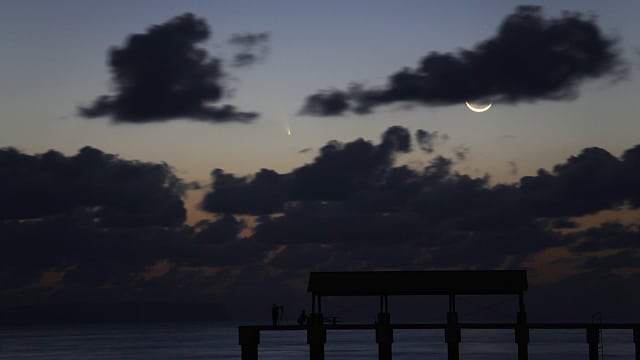 Komet PANSTARRS, Mond und Wolken Komet PANSTARRS, Mond und Wolken