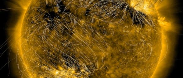 Magnetfeldlinien in der Korona Magnetfeldlinien in der Korona