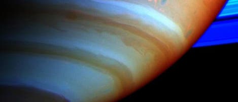 Saturn, durch Falschfarbfilter geknipst