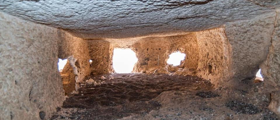 Dienten die neu entdeckten Felskammern in Abydos als Kulträume? Das vermuten jedenfalls Archäologen. Dienten die neu entdeckten Felskammern in Abydos als Kulträume? Das vermuten jedenfalls Archäologen.
