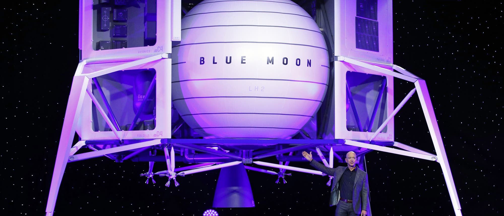 Jeff Bezos bei der Präsentation der Blue Moon Landefähre Jeff Bezos bei der Präsentation der Blue Moon Landefähre