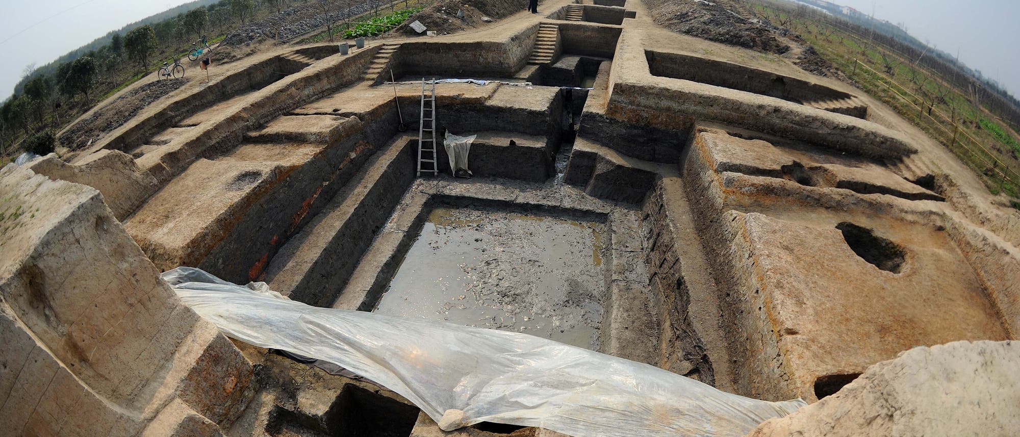 Grabung in Liangzhu. Die Fundstätte wurde 2019 zum UNESCO-Weltkulturerbe erklärt. Grabung in Liangzhu. Die Fundstätte wurde 2019 zum UNESCO-Weltkulturerbe erklärt.
