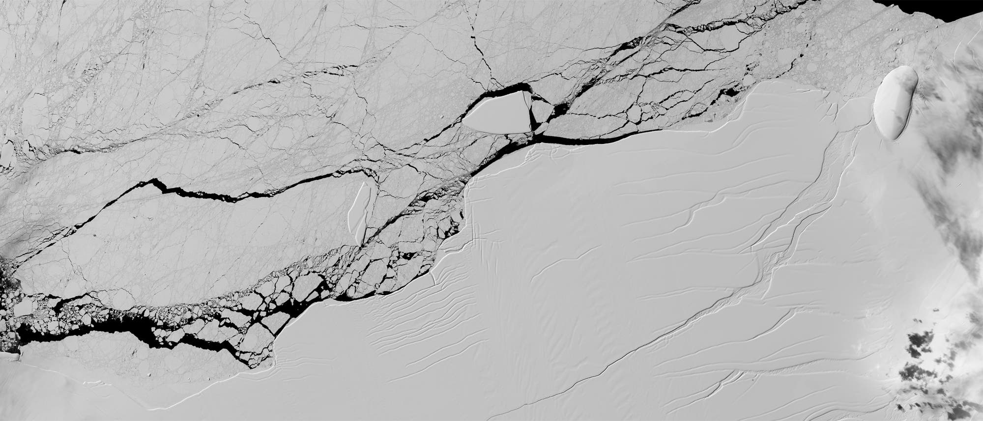 Ein Riss geht durch Larsen C (Archivbild aus dem März) Ein Riss geht durch Larsen C (Archivbild aus dem März)