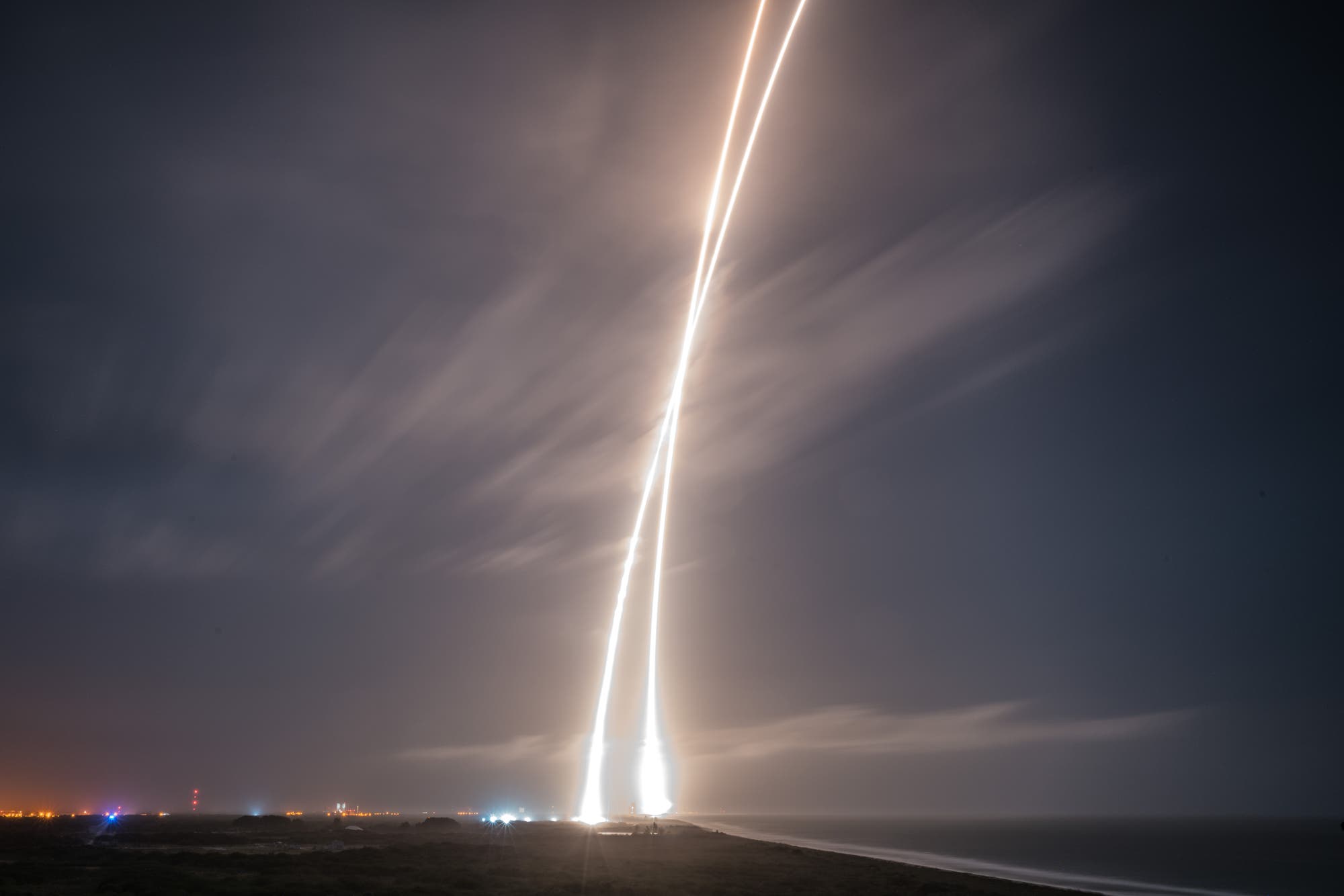 Start und Rückkehr der Falcon-9-Trägerrakete