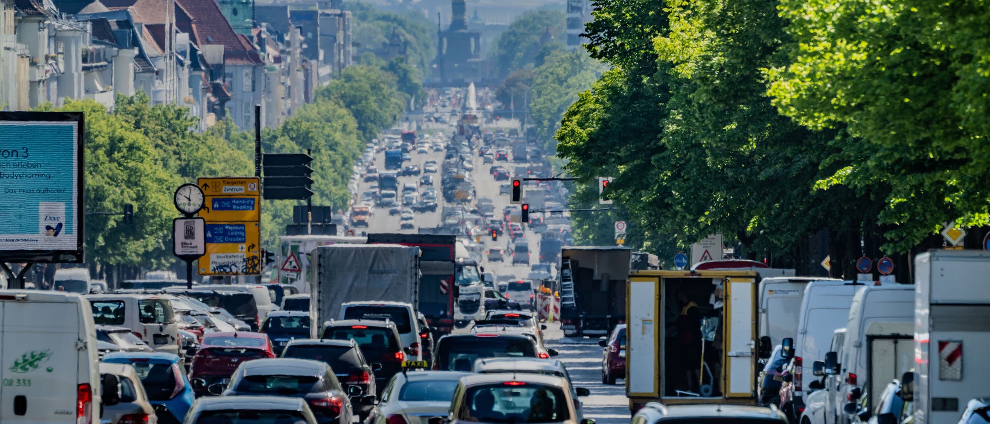 Viel Verkehr auf dem Kaiserdamm in Berlin. Viel Verkehr auf dem Kaiserdamm in Berlin.