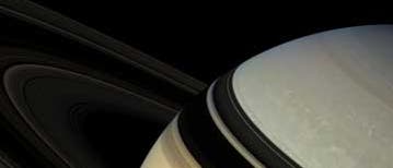 Saturns Ringe von schräg oben