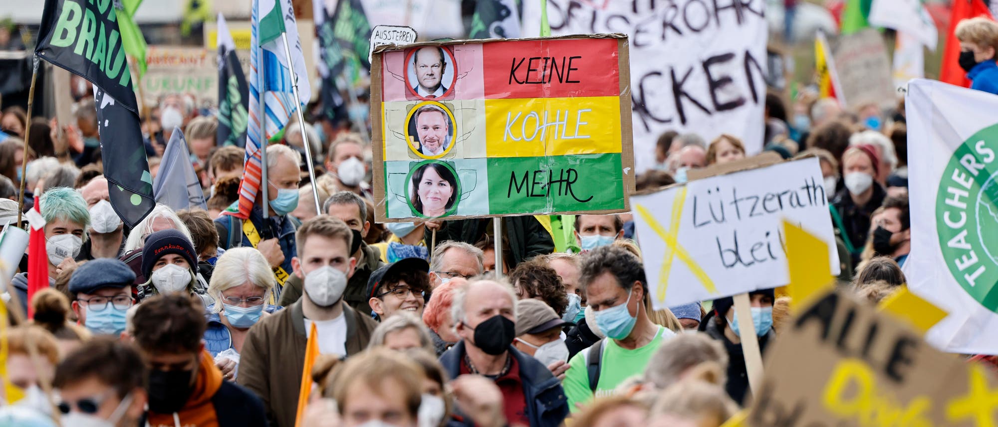 Mitglieder von Greenpeace, Fridays for Future und linksradikalen Gruppen haben Ende Oktober 2021 in Lützerath gegen den Kohleabbau protestiert. Mitglieder von Greenpeace, Fridays for Future und linksradikalen Gruppen haben Ende Oktober 2021 in Lützerath gegen den Kohleabbau protestiert.