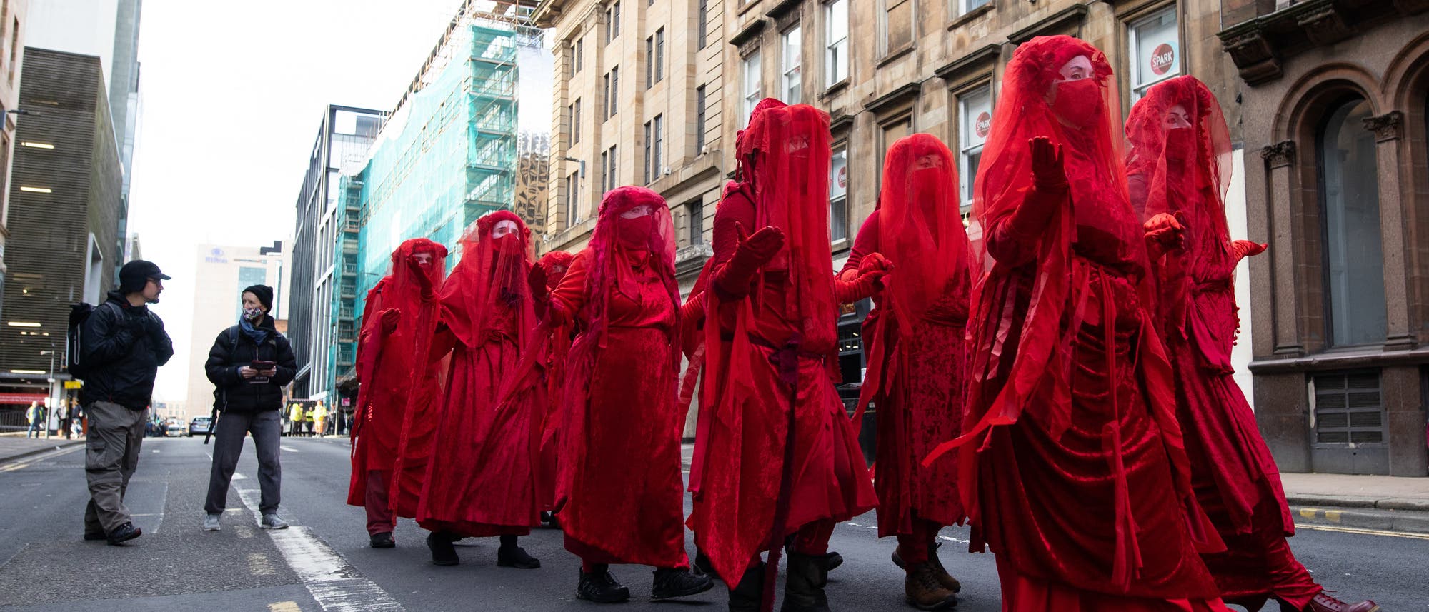 Protest von Extinction Rebellion gegen die Finanzierung der Fossilwirtschaft am Rande des UN-Klimagipfels in Glasgow Protest von Extinction Rebellion gegen die Finanzierung der Fossilwirtschaft am Rande des UN-Klimagipfels in Glasgow