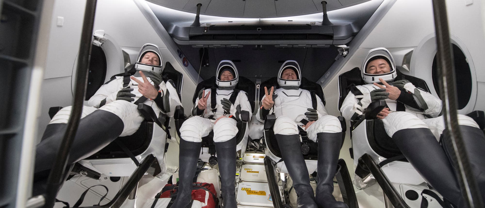 Crew-2 kurz nach der Landung am 9. November 2021 Crew-2 kurz nach der Landung am 9. November 2021