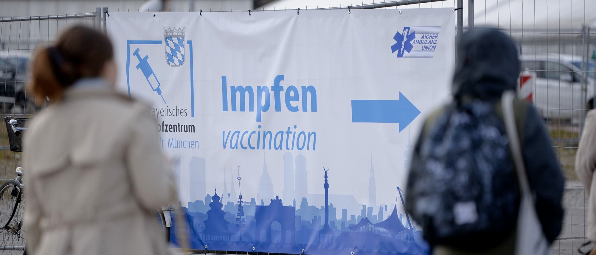 Mehr impfen, mehr boostern: Impfzentrum auf der Theresienwiese in München Mehr impfen, mehr boostern: Impfzentrum auf der Theresienwiese in München
