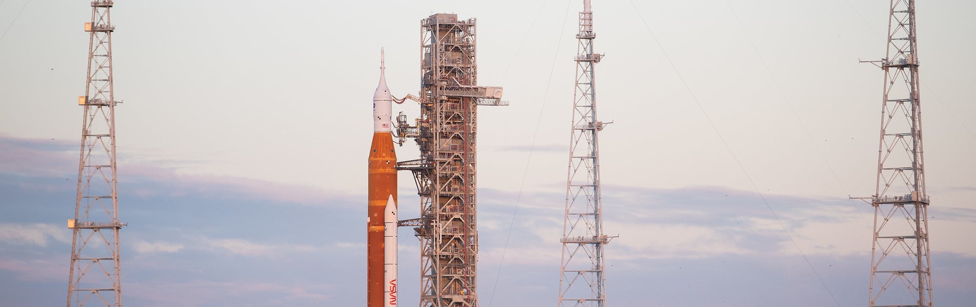 Die Mond-Rakete steht wieder auf der Startrampe