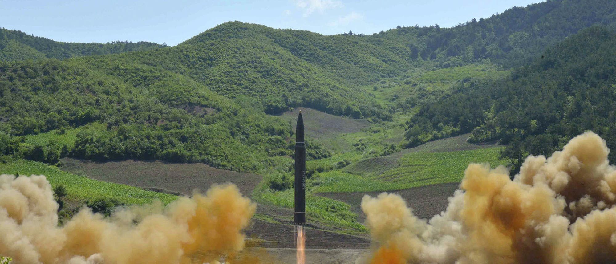 Mutmaßlicher Start der nordkoreanischen Interkontinentalrakete Hwasong-14 am 4. Juli 2017 Mutmaßlicher Start der nordkoreanischen Interkontinentalrakete Hwasong-14 am 4. Juli 2017