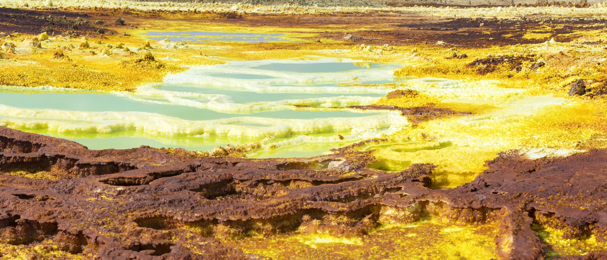 Vulkanische und hydrothermale Strukturen. Ja, das ist ein echtes Foto hier von der Erde. Unser Planet kann manchmal sehr fremd sein. Vulkanische und hydrothermale Strukturen. Ja, das ist ein echtes Foto hier von der Erde. Unser Planet kann manchmal sehr fremd sein.