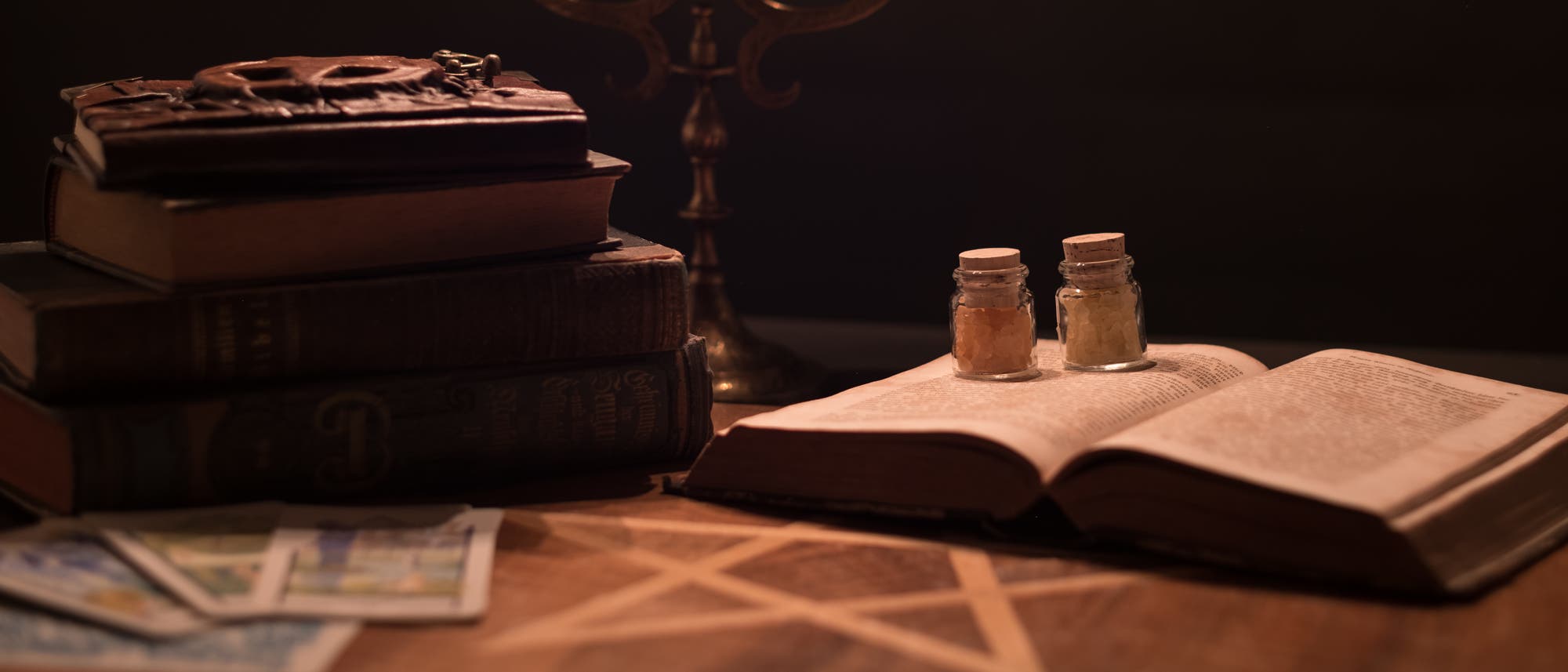 Historische Bücher (Symbolbild) Historische Bücher (Symbolbild)
