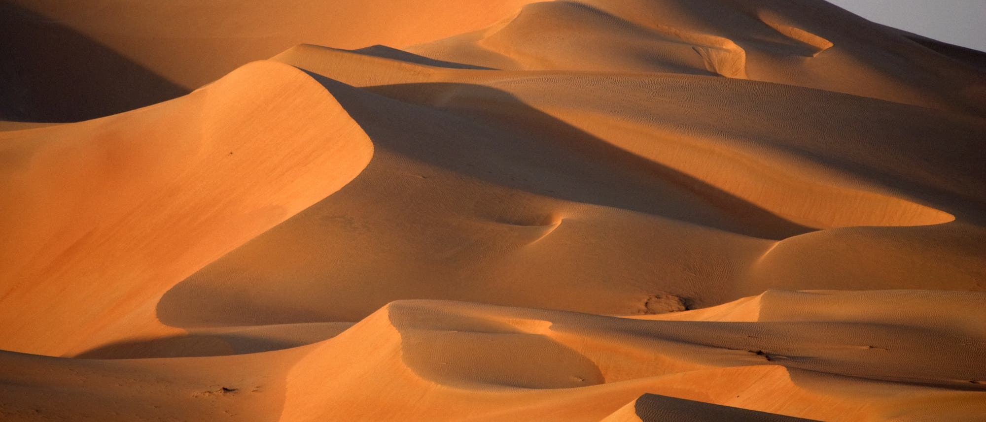 Sanddünen in der Wüste von Abu Dhabi Sanddünen in der Wüste von Abu Dhabi