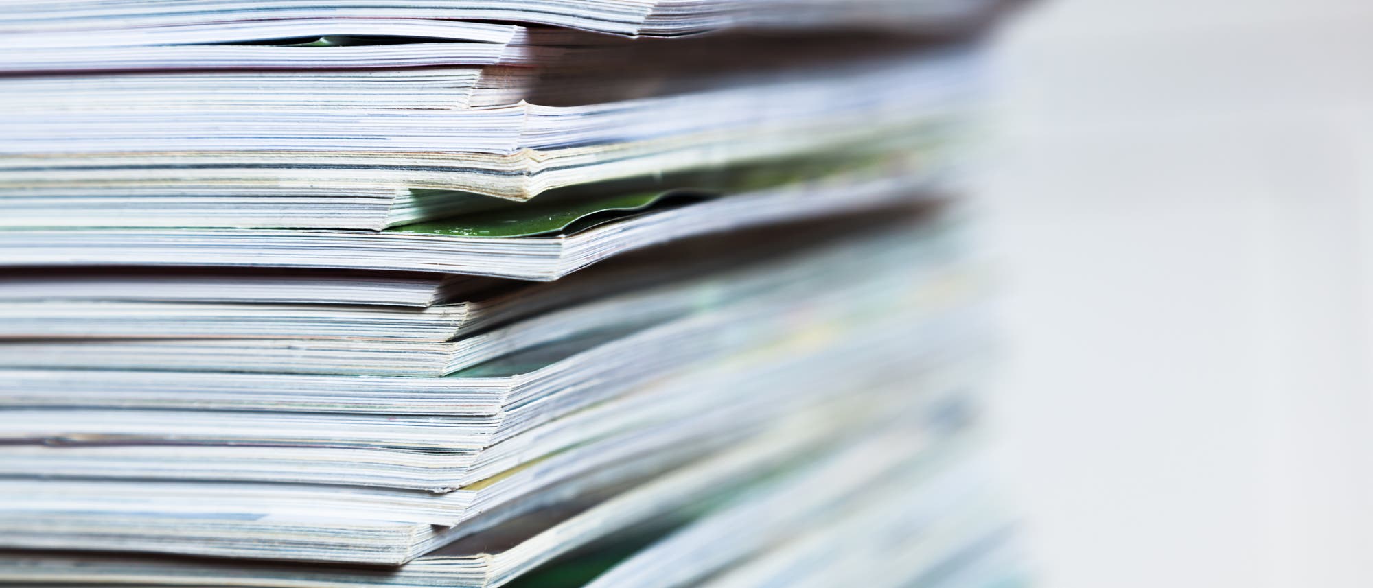 Ein Stapel von Fachzeitschriften Ein Stapel von Fachzeitschriften