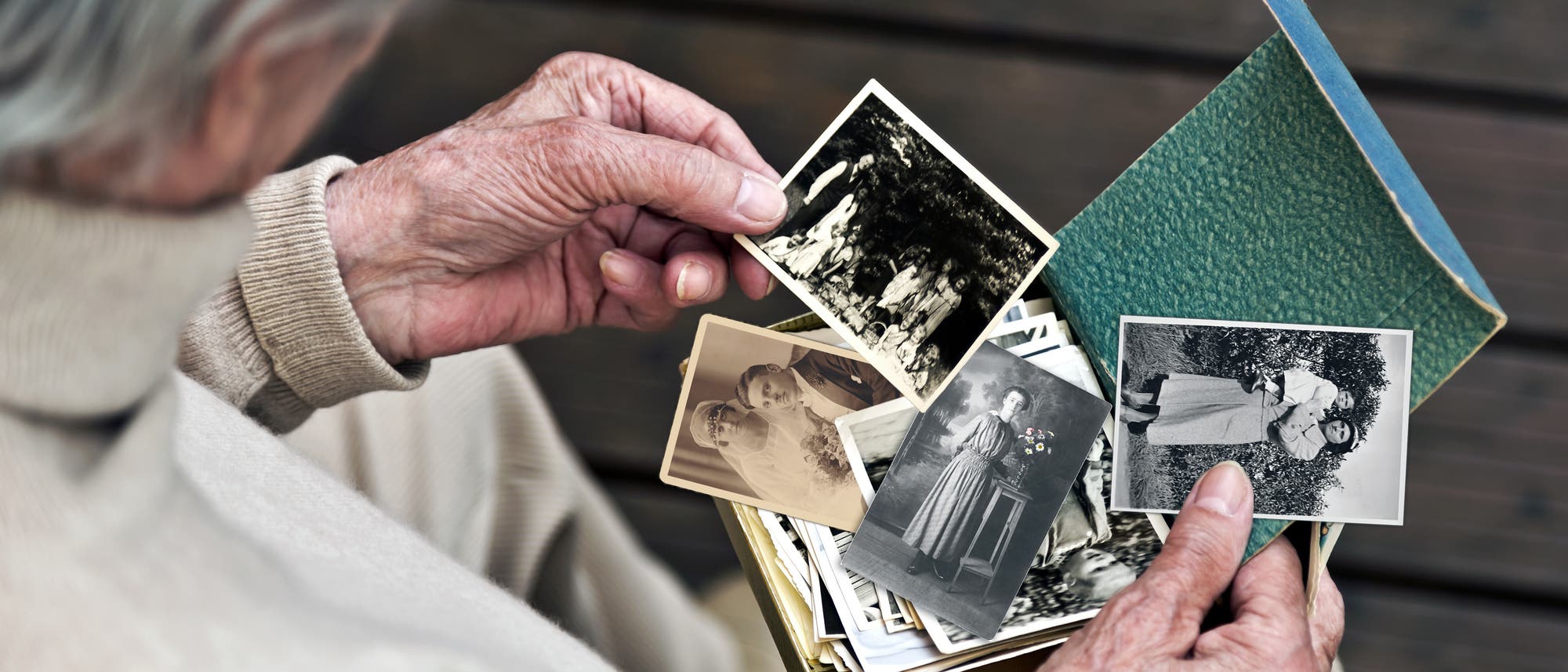 Bei Alzheimer kommt es zu einem forschreitenden Gedächtnisverlust.