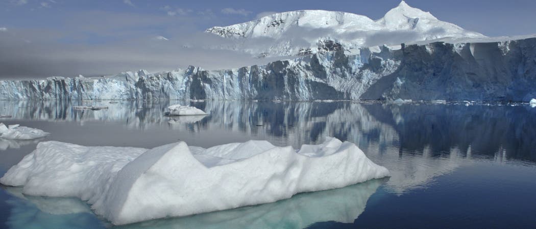 Eisberg vor der antarktischen Küste Eisberg vor der antarktischen Küste