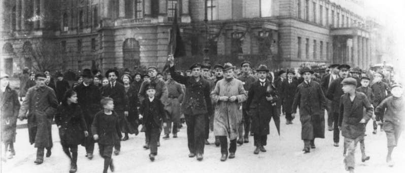 Revolution in der Heimat Revolution in der Heimat