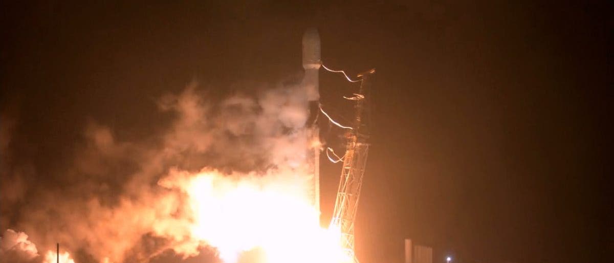 Falcon-9-Rakete hebt mit DART ab Falcon-9-Rakete hebt mit DART ab