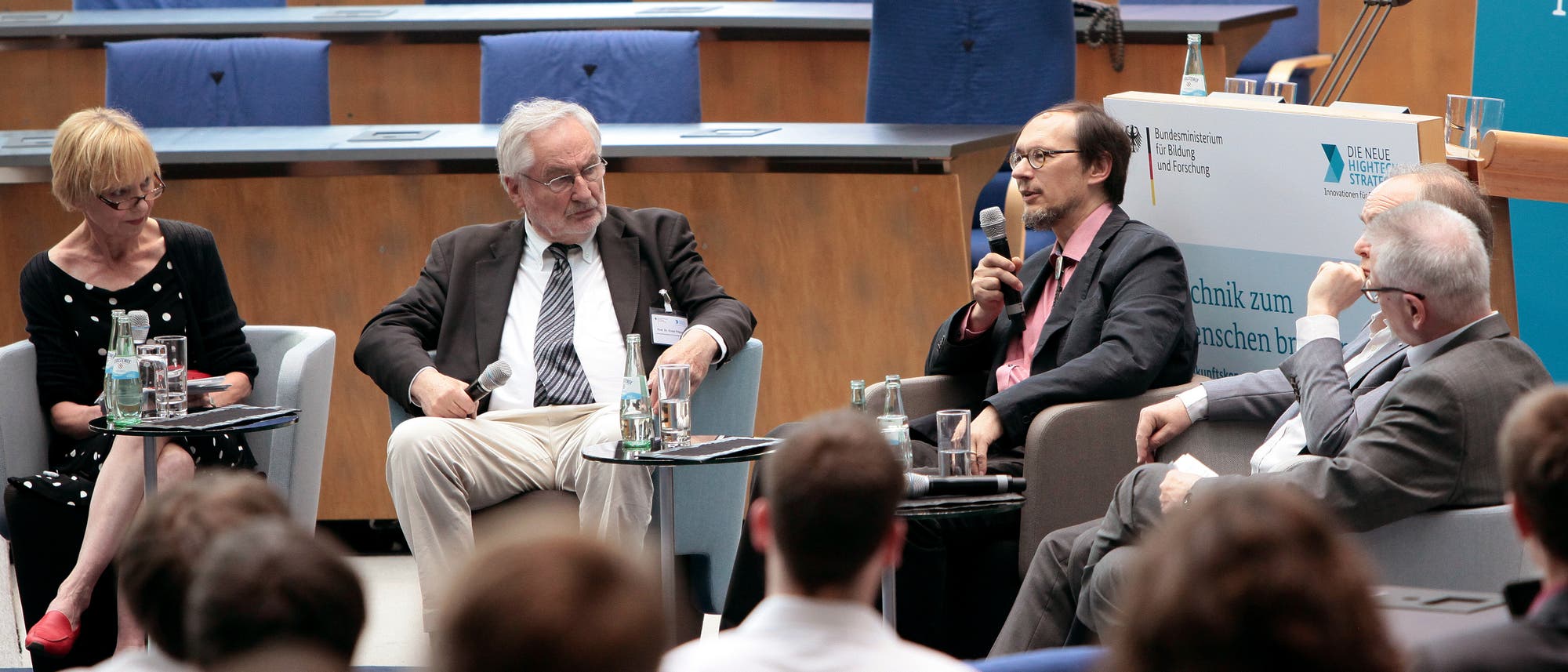 Diskussionsrunde auf dem 3. Zukunftskongress des BMBF Diskussionsrunde auf dem 3. Zukunftskongress des BMBF