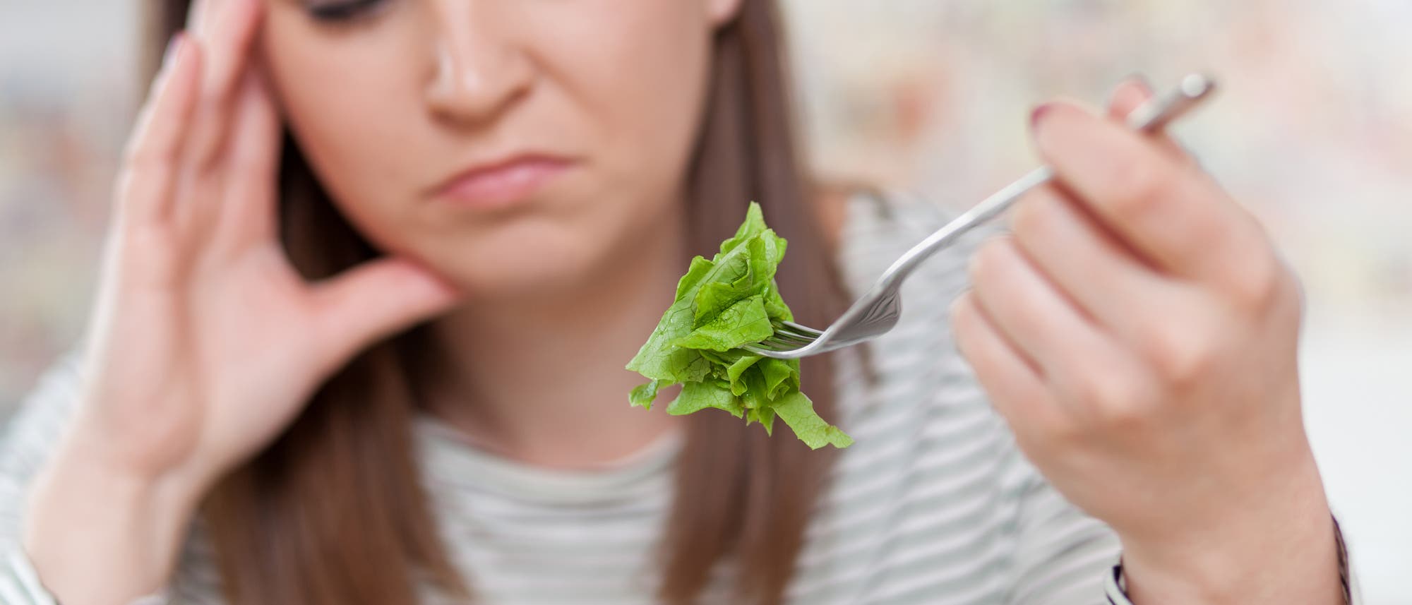 Frau mit Salat Frau mit Salat