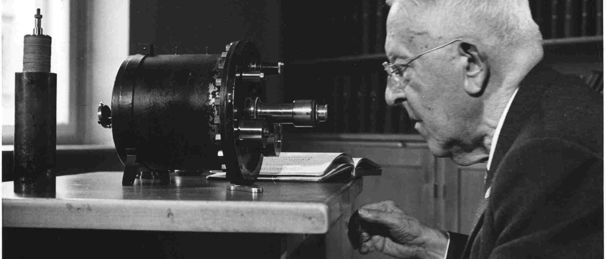 Victor Franz Hess mit Messapparatur