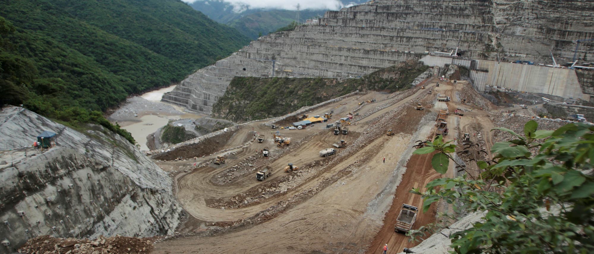 Blick auf die Baustelle des Ituango-Staudammes. Blick auf die Baustelle des Ituango-Staudammes.