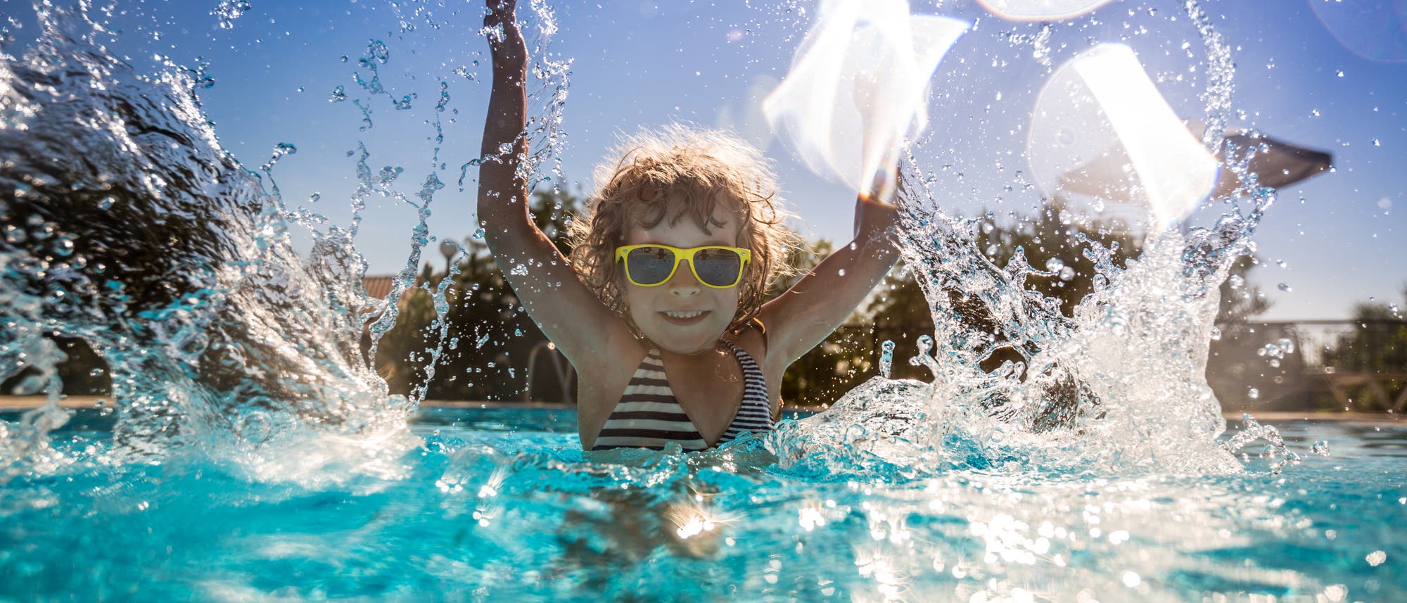 Kind im Swimmingpool Kind im Swimmingpool