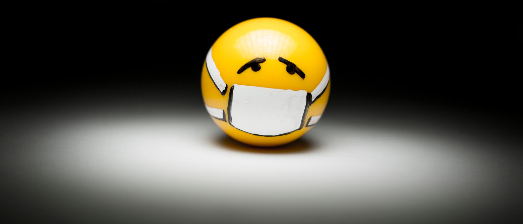Emoji mit bedecktem Mund Emoji mit bedecktem Mund