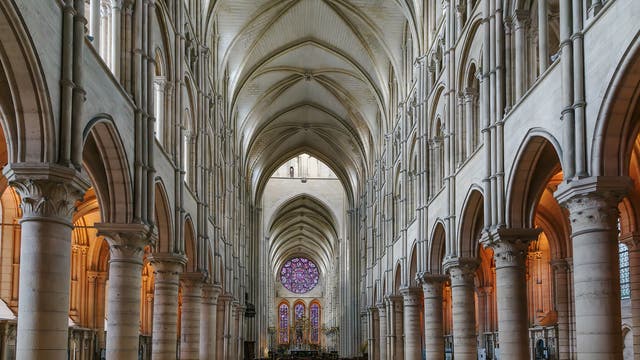 Die Kathedrale von Laon, errichtet ab 1170, ist eine der bedeutendsten Domkirchen Frankreichs.