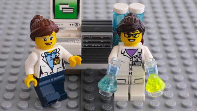Lego-Laborset Chemie. Explosionen nicht im Lieferumfang enthalten