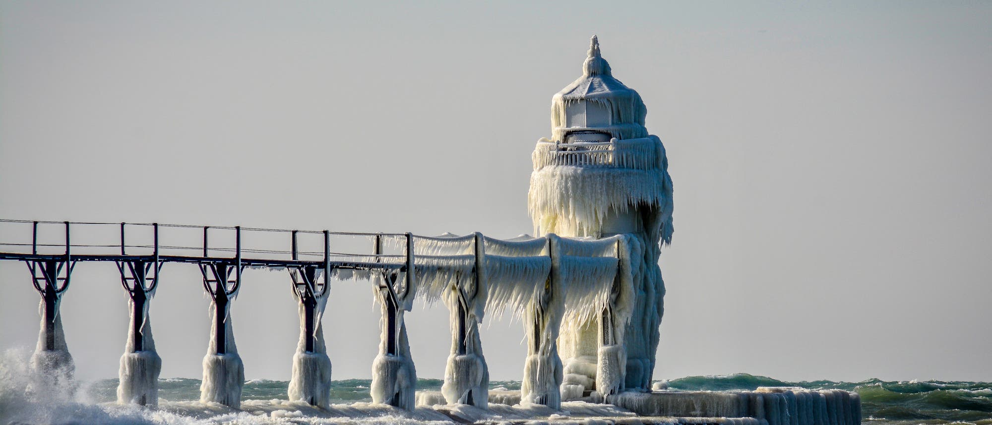 Eingefrorener Leuchtturm in St. Joseph, Michigan Eingefrorener Leuchtturm in St. Joseph, Michigan